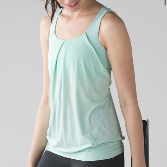 Lululemon athletica top size 10 w/ build in bra & removable cup inserts - Picture 3 of 17
